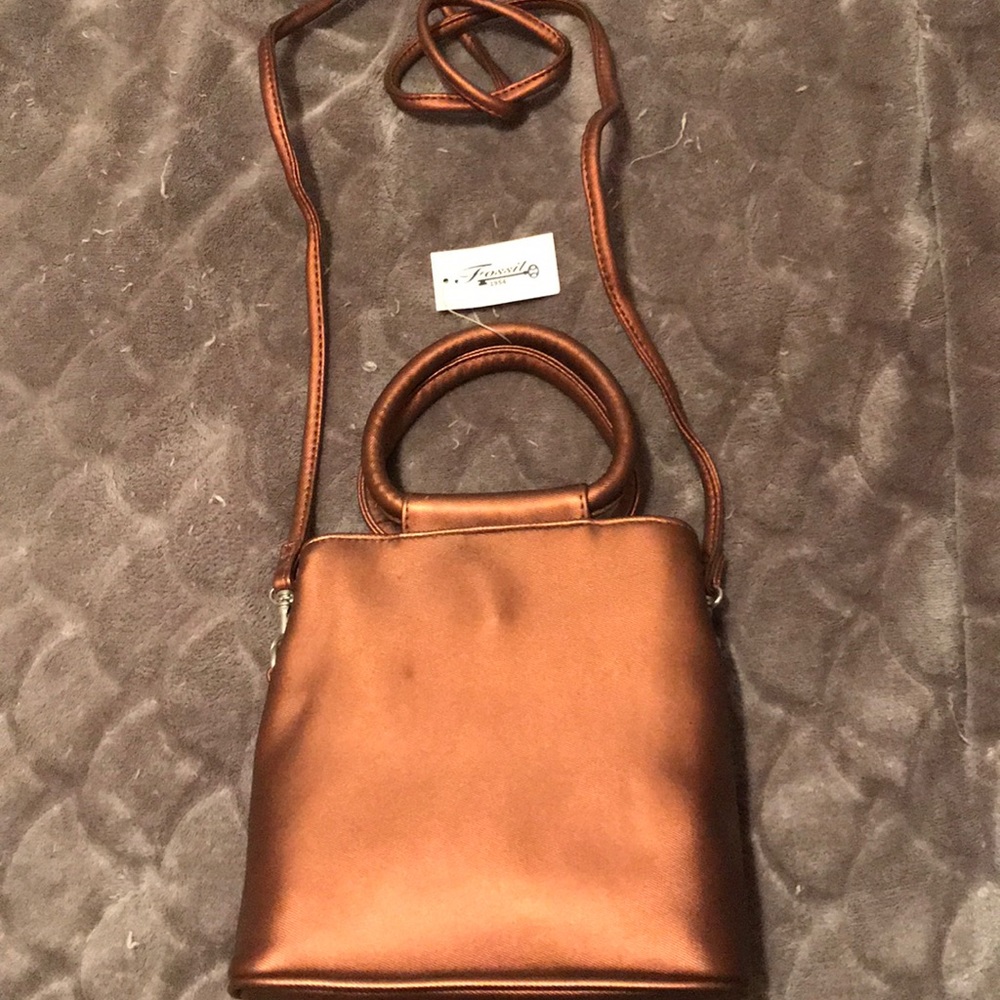 Nwt-Fossil handbag. Copper color. 7”high 7” across